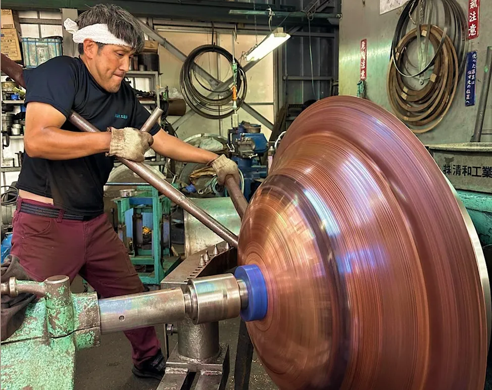 【へら絞り】髙橋絞工業｜金属へら絞り加工の技とブランドTASHIKA