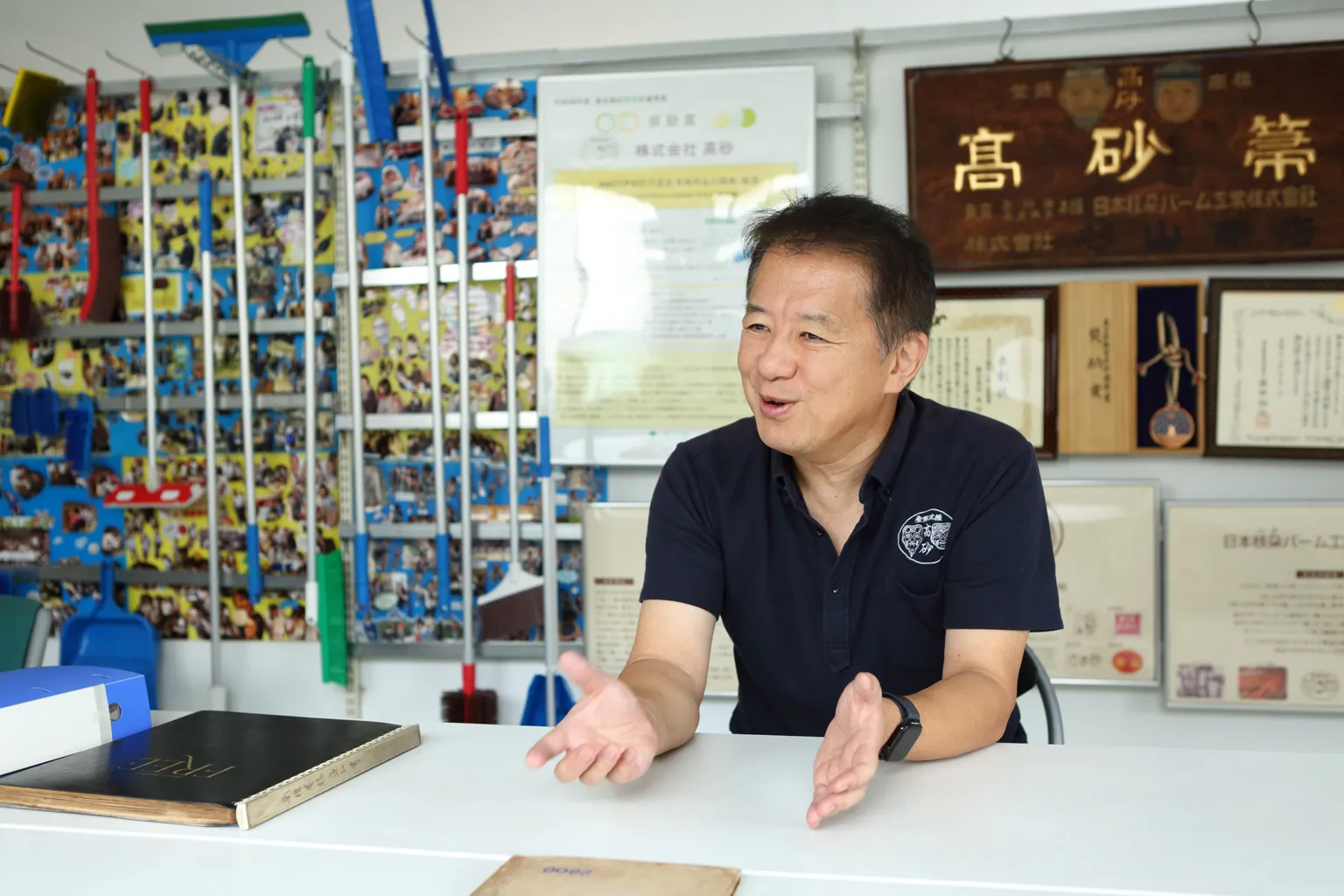 「掃除用品を製造する会社として、地域をキレイにして恩返しをしなければいけない」と江戸川区についての思いを語る吉田社長。