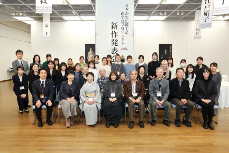 クロージングセレモニーに参加した全員による集合写真。
