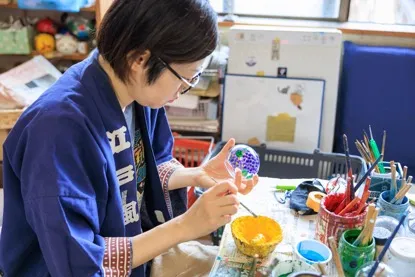 魅力② 世界に一つだけの「内側からの絵付け」